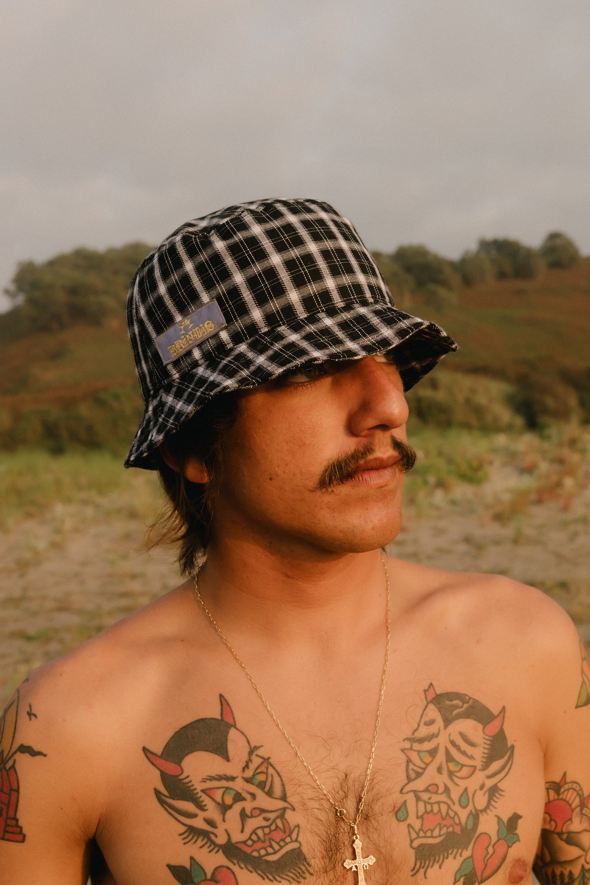 BUCKET HAT